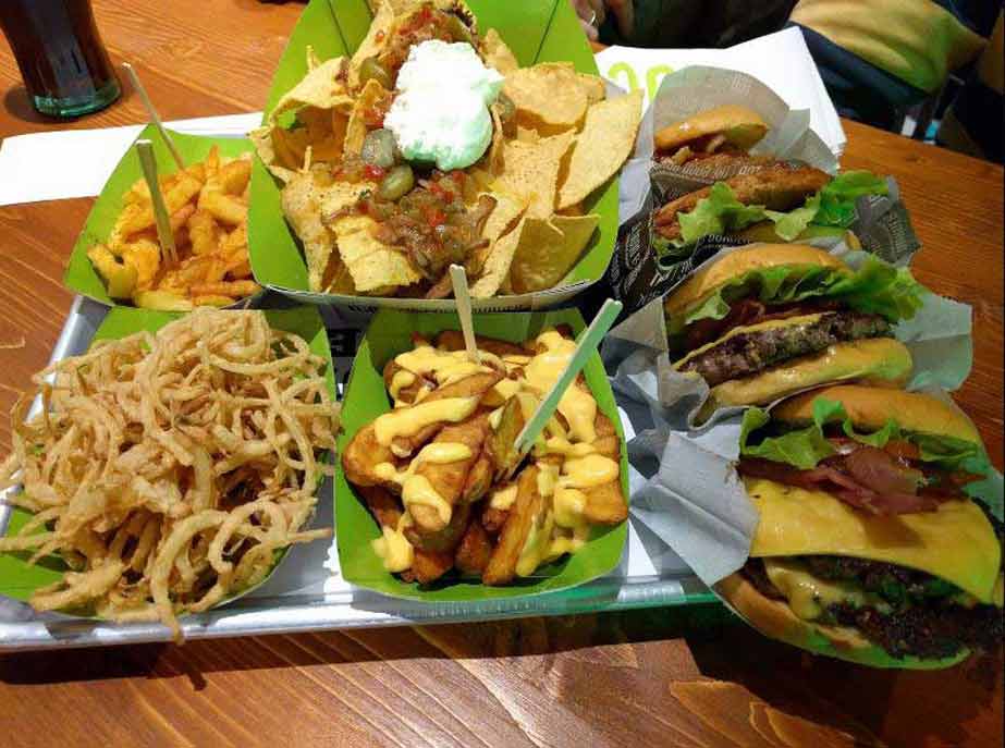 Hamburguesas y patatas