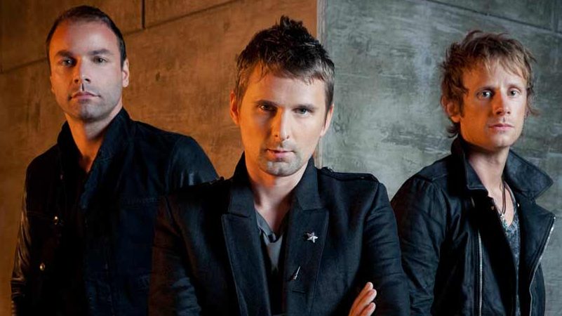 el grupo muse posando para la cámara