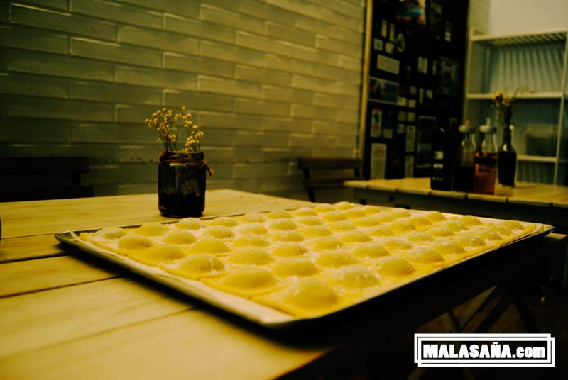 preparación artesanal de pasta del restaurante