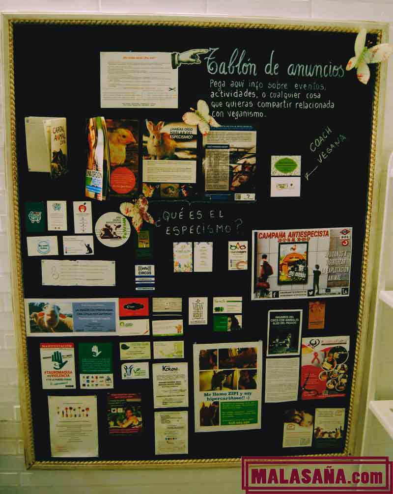 tablón de anuncios del restaurante punto vegano
