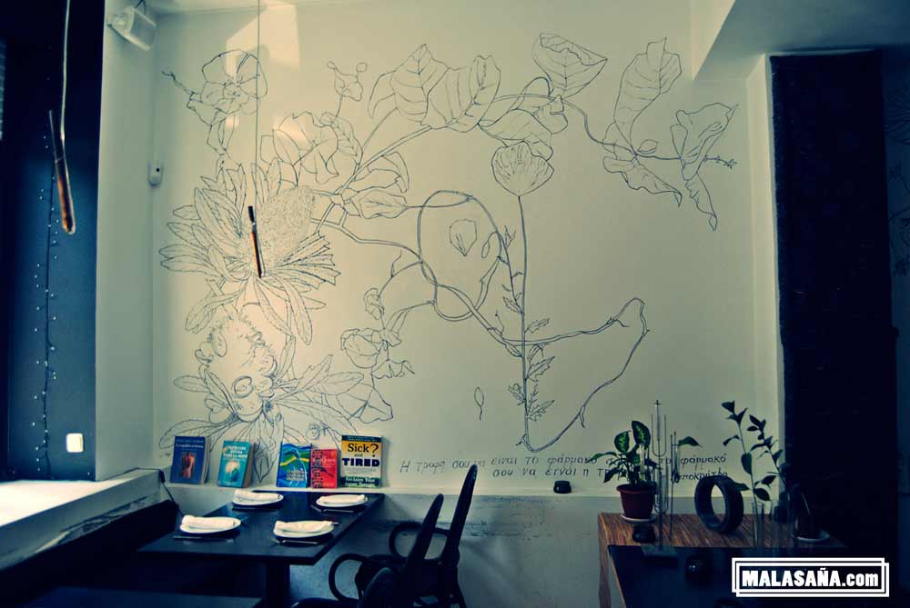 pared ilustrada que decora el restaurante Crucina