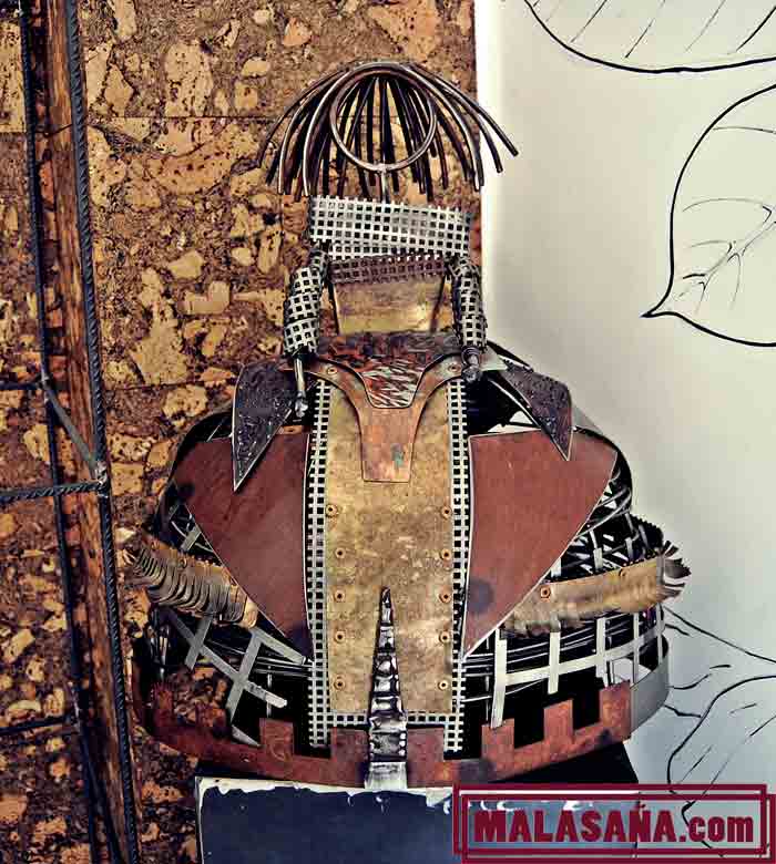 objeto de decoración del local Crucina