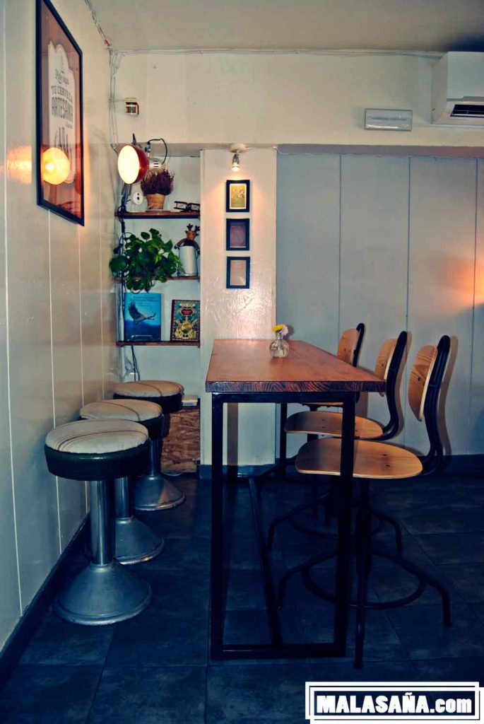 interior del local Hummusería