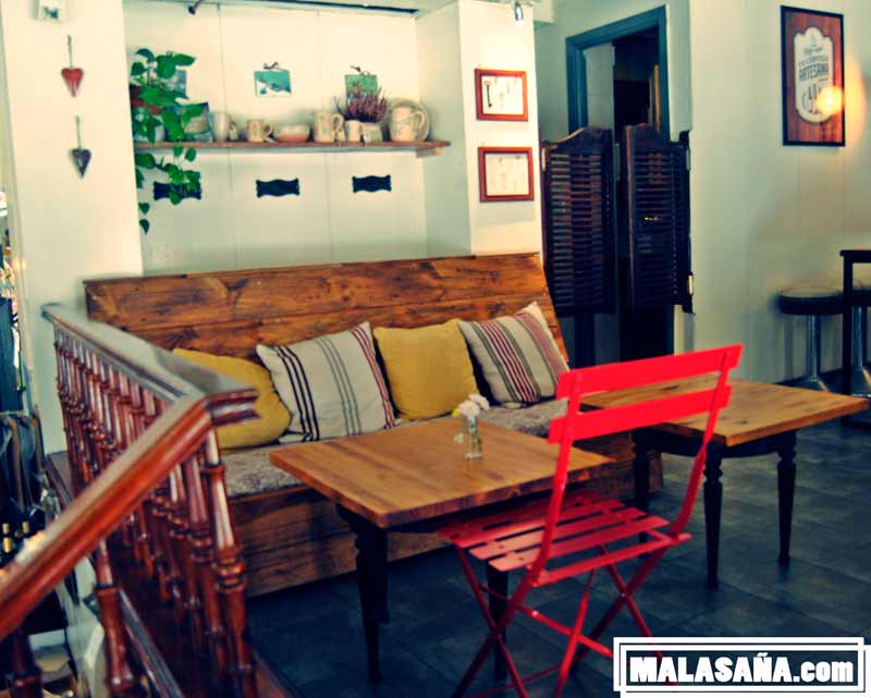 interior del local de la Hummusería