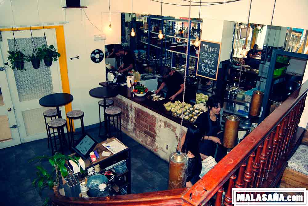 vista semicenital del local Hummuseria