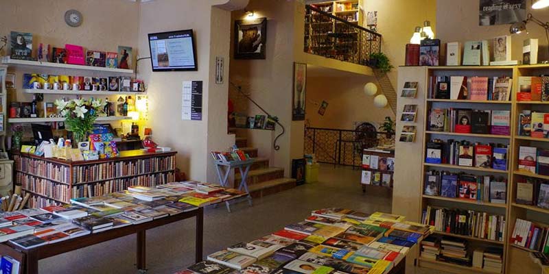 interior de la librería interior de la librería Cervantes y Compañía