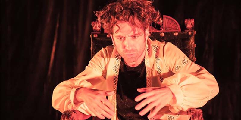 escena de la obra de teatro Calígula debe morir