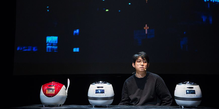 Jaha Koo con tres arroceras eléctricas 