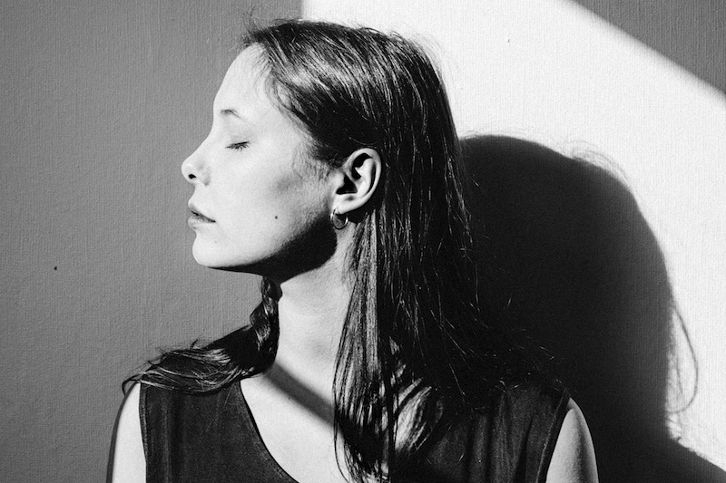 retrato blanco y negro de chica