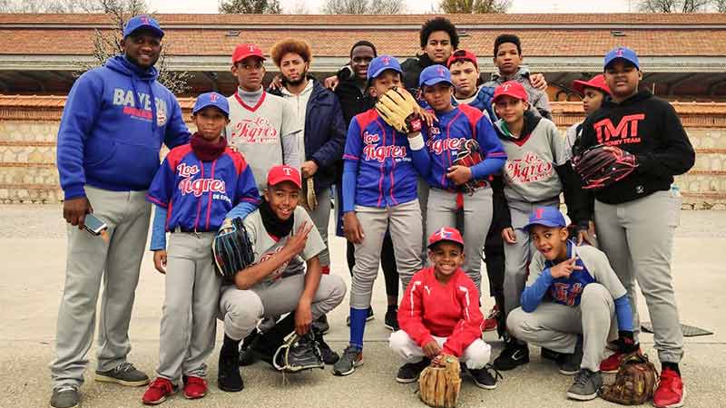 navideña-malasaña Jugadores de softbol en La Cancha.