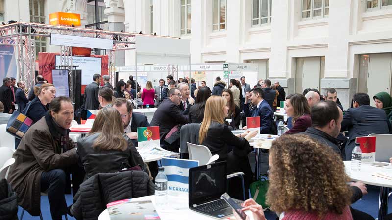 Entrevistas personales de expertos en el Palacio de Cibeles de Madrid
