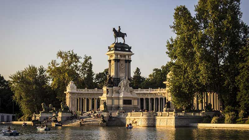 Lago en el Parque de El Retiro de Madrid