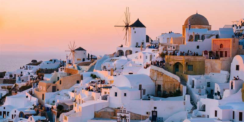 Pueblo de casas blancas de Grecia