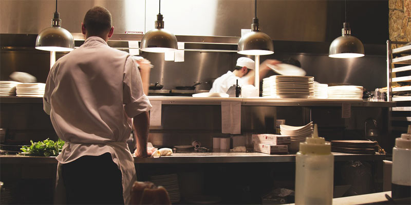Interior de una cocina de restaurante