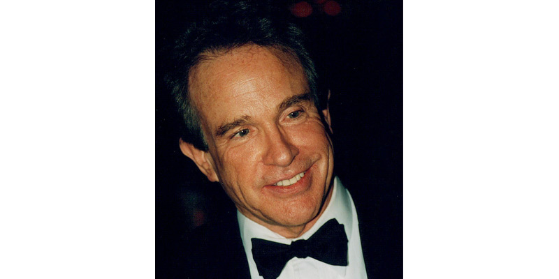 Warren Beatty sonriendo