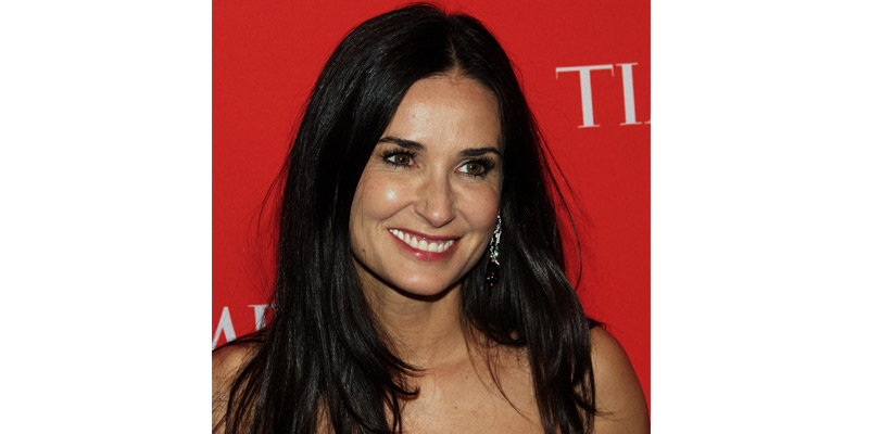 Demi Moore posando