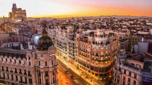 Gran Vía desde arriba al atardecer