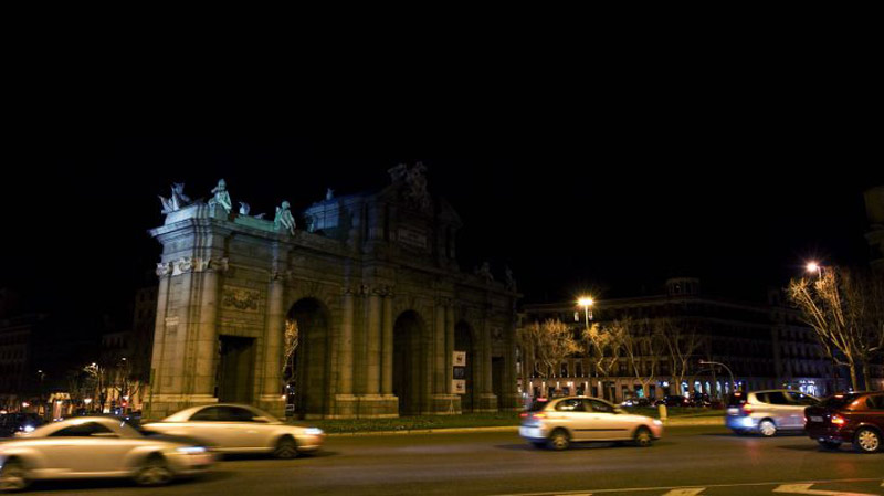 Puerta de Alcalá a oscuras por La Hora del Planeta