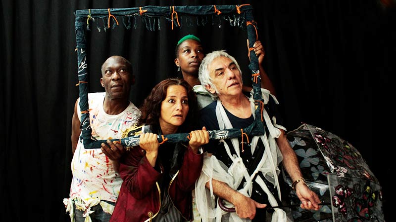 Escena de la obra "Tránsitos"