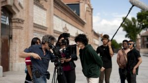 Alumnos del taller Dentro Cine junto a Pedro Sara en su preparación de la película