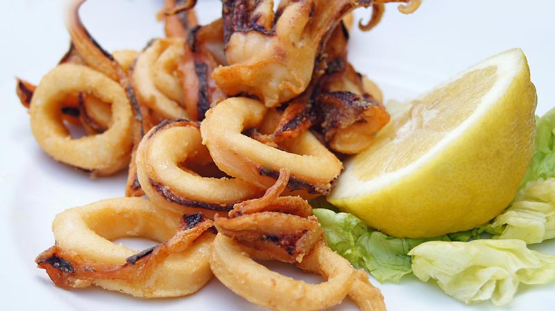 calamares a la romana con limon- bocadillos de calamares