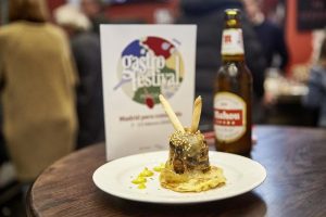 Una tapa y una cerveza.