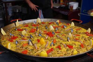 Paella valenciana grande.