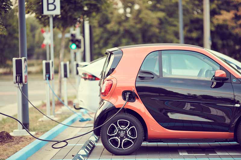 El concepto de la movilidad eléctrica surge de la preocupación de la salud medioambiental del planeta, la sostenibilidad y la habitabilidad de las ciudades interurbanas.