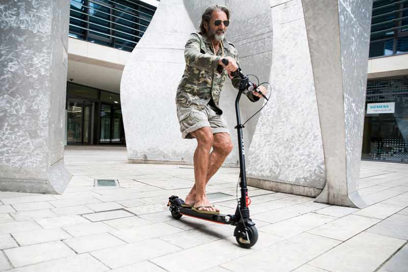 También en muchos casos las calidades de los patinetes eléctricos no son muy fiables, y se pueden realizar modificaciones para mejorarlos.